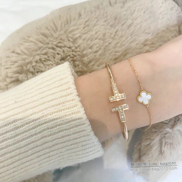 Tiffany純銀飾品 蒂芙尼女士專櫃爆款雙T帶鑽手鐲 Tiffany空心彈簧管925開口手鐲  zgt1616
